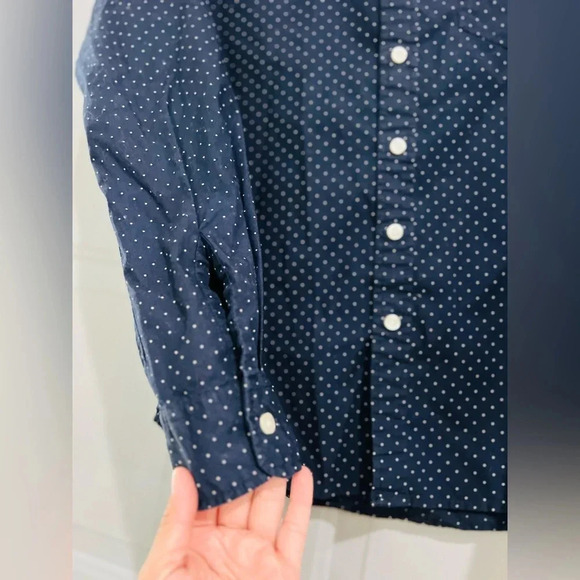 LEVI’S CLASSIC ONE POCKET SHIRT
Blue color size small pit to pit 20” - Picture 10 of 12